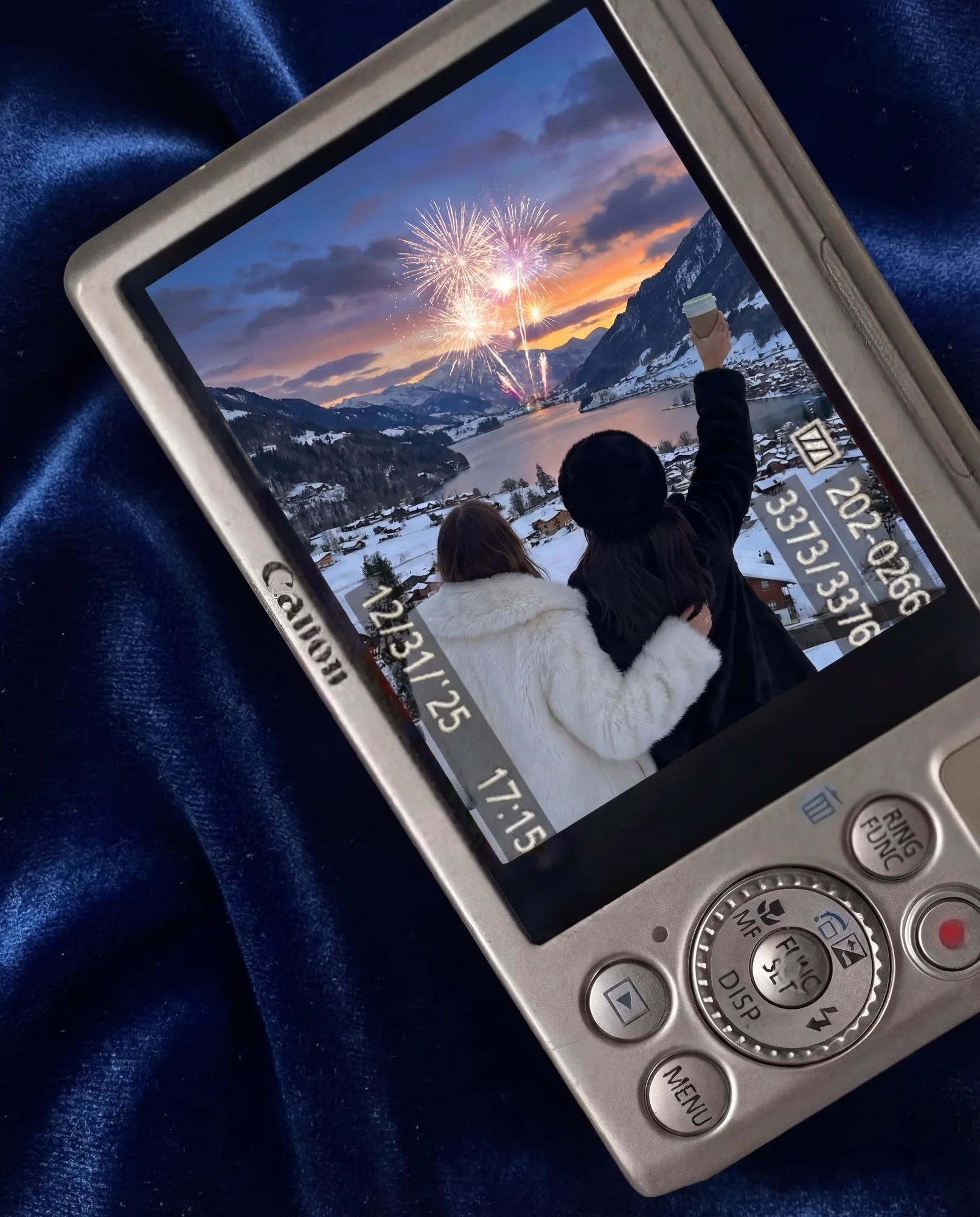 MŌY Matcha Lifestyle Video Still mit Digicam